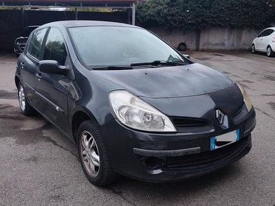Grigio Usata 2007 Renault Clio II Berlina | 1490 € (Ottimo prezzo)