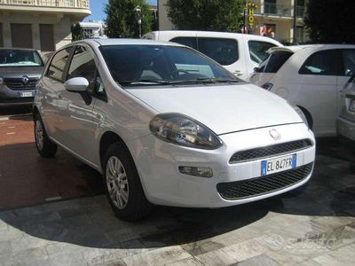Usata Fiat Punto Easy 77 CV (56 kW) 2012 Bianco metallizzato Utilitaria