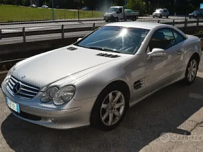 Usata Mercedes SL350 245 CV (180 kW) 2003 Grigio Cabrio
