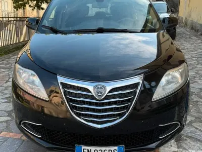 Usata Lancia Ypsilon 95 CV (69 kW) 2012 Nero Utilitaria
