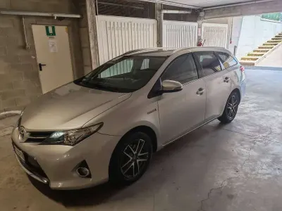 Usata Toyota Auris Hybrid Active 99 CV (72 kW) 2015 Station wagon
