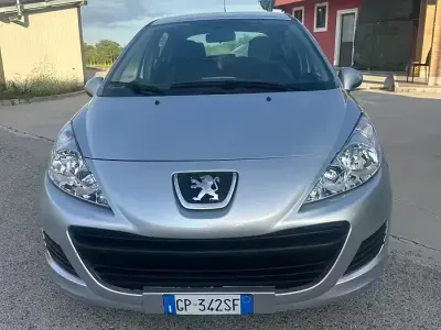Käytetty Peugeot 207 68 HP (50 kW) 2012 Harmaa Sedan