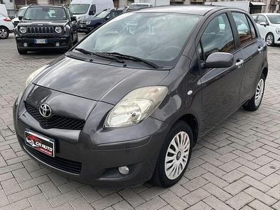 Usata Toyota Yaris Sol 69 CV (50 kW) 2011 Grigio Utilitaria