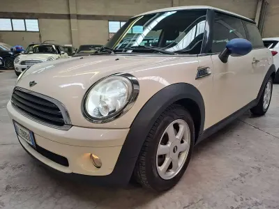 Usata Mini Cooper 75 CV (55 kW) 2010 Bianco Utilitaria