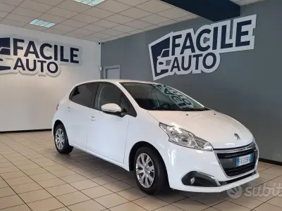 Usata Peugeot 208 Active 102 CV (75 kW) 2018 Bianco Utilitaria