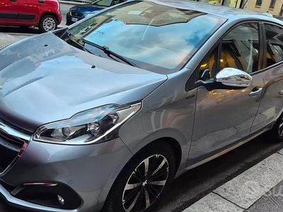 Usata Peugeot 208 Signature Sky 83 CV (61 kW) 2019 Grigio Utilitaria