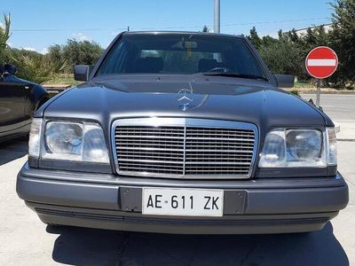 Käytetty Mercedes E200 136 HP (100 kW) 1995 Harmaa Sedan