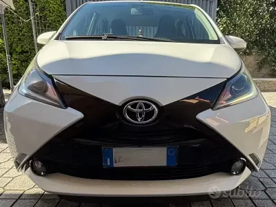 Usata Toyota Aygo X-play 69 CV (50 kW) 2015 Bianco Utilitaria