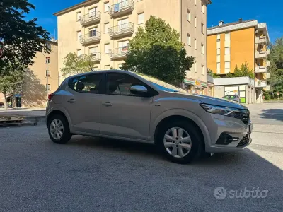 Usata Dacia Sandero Comfort 101 CV (74 kW) 2021 Grigio Berlina