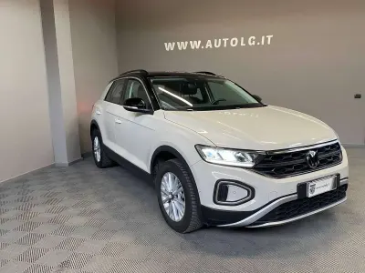 Usata VW T-Roc Life 110 CV (80 kW) 2023 Bianco SUV