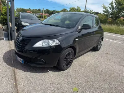 Usata Lancia Ypsilon 69 CV (50 kW) 2015 Nero Utilitaria