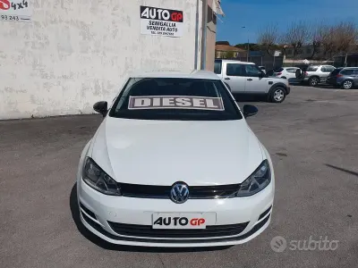 Używany VW Golf VII Highline 110 KM (80 kW) 2016 Biały Sedan/Limuzyna