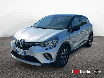 Usata Renault Captur Techno 145 CV (106 kW) 2023 Grigio SUV