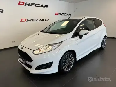 Usata Ford Fiesta ST-Line 101 CV (74 kW) 2017 Bianco Utilitaria