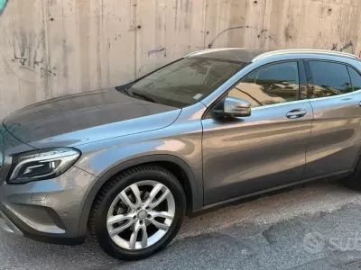 Usata Mercedes GLA200 136 CV (100 kW) 2014 Grigio SUV