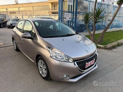 Usata Peugeot 208 92 CV (67 kW) 2012 Grigio Utilitaria