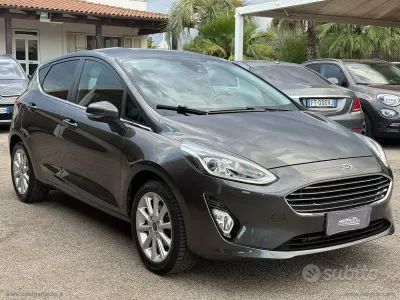 Usata Ford Fiesta Titanium 86 CV (63 kW) 2018 Grigio Utilitaria