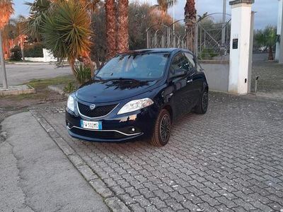 Usata Lancia Ypsilon Gold 69 CV (50 kW) 2019 Blu Utilitaria