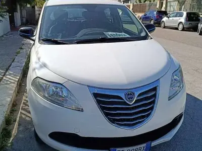 Usata Lancia Ypsilon 84 CV (61 kW) 2013 Bianco Utilitaria
