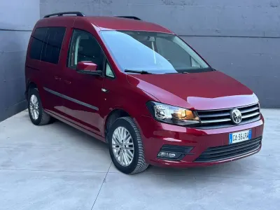 Käytetty VW Caddy Trendline 102 HP (75 kW) 2020 Punainen Tila-auto