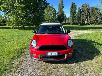Usata Mini ONE 75 CV (55 kW) 2012 Rosso Utilitaria