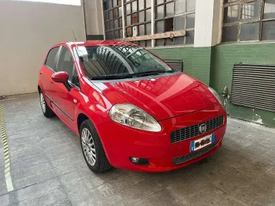 Usata Fiat Grande Punto Active 77 CV (56 kW) 2009 Rosso Utilitaria