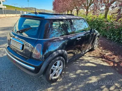 Begagnad Mini One D 75 HK (55 kW) 2005 Svart Halvkombi