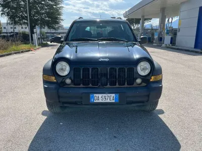 Usado Jeep Cherokee Limited 163 CV (119 kW) 2006 Negro SUV