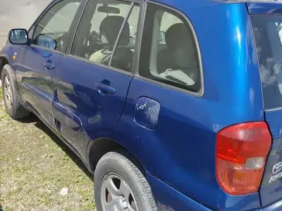 Usata Toyota RAV4 116 CV (85 kW) 2003 Bluazzurro SUV