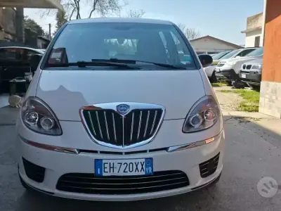 Usata Lancia Musa 77 CV (56 kW) 2011 Bianco Monovolume