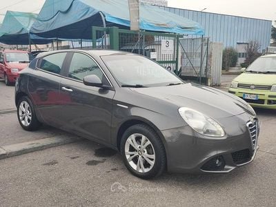 Usata Alfa Romeo Giulietta Distinctive 120 CV (88 kW) 2011 Grigio Berlina