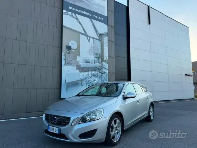 Usata Volvo V60 Summum 115 CV (84 kW) 2012 Grigio Station wagon