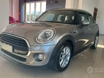 Usata Mini Cooper D 116 CV (85 kW) 2018 Grigio Utilitaria