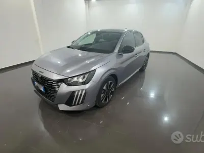 Usata Peugeot 208 Allure 102 CV (75 kW) 2025 Grigio Utilitaria