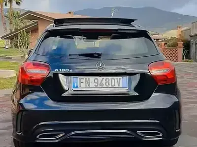 Usata Mercedes A180 Premium 109 CV (80 kW) 2018 Nero Berlina