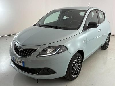 Verde rugiada Usata 2024 Lancia Ypsilon Gold Utilitaria | 13.400 € (Buon prezzo)