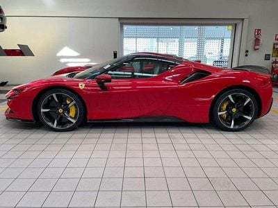 Usata Ferrari SF90 1001 CV (736 kW) 2022 Rosso Cabrio