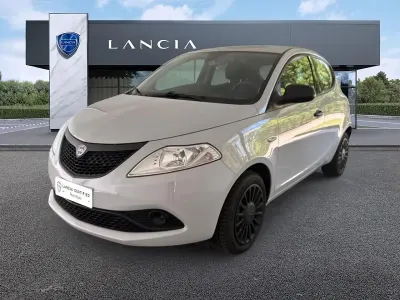 Usata Lancia Ypsilon Silver 70 CV (51 kW) 2020 Grigio Utilitaria