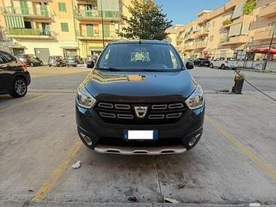 Usata Dacia Lodgy Stepway 116 CV (85 kW) 2019 Grigio Monovolume
