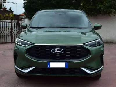 Usata Ford Kuga ST-Line X 151 CV (111 kW) 2025 Verde SUV