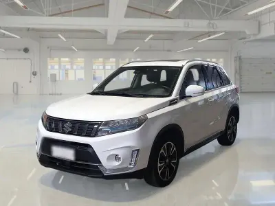Usata Suzuki Vitara 102 CV (75 kW) 2023 Bianco SUV