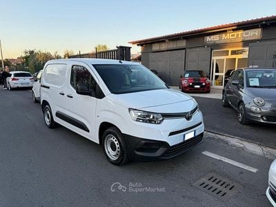 Begagnad Toyota Proace City 102 HK (75 kW) 2022 Vit Minibuss