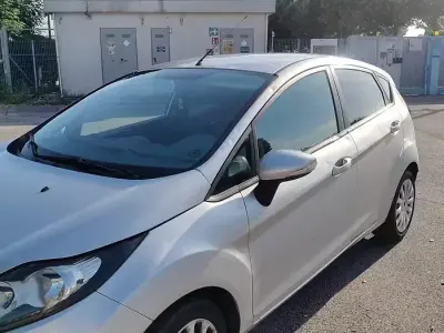 Usata Ford Fiesta 82 CV (60 kW) 2011 Grigio Utilitaria