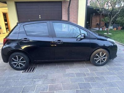 Usata Toyota Yaris Hybrid Active 95 CV (69 kW) 2016 Berlina