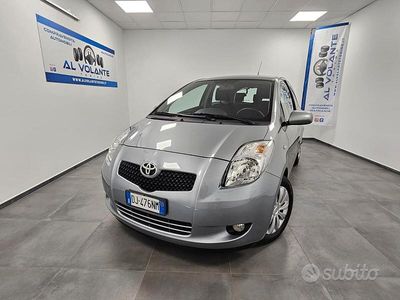 Usata Toyota Yaris 87 CV (63 kW) 2007 Gray Utilitaria