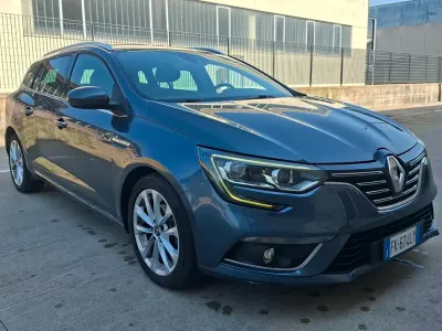 Usata Renault Mégane GrandTour Zen 110 CV (80 kW) 2017 Argento Station wagon