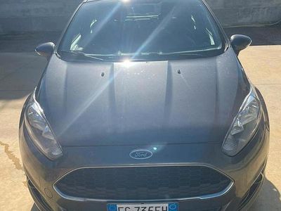 Usata Ford Fiesta 75 CV (55 kW) 2016 Grigio Utilitaria