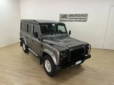 Usata Land Rover Defender SE 122 CV (89 kW) 2010 Grigio Station wagon