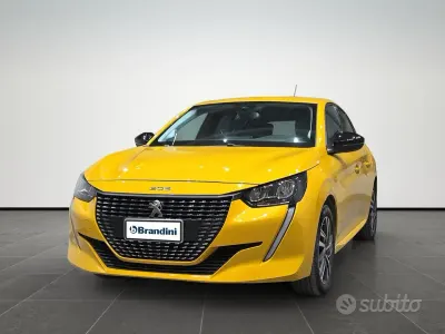 Usata Peugeot 208 GT 101 CV (74 kW) 2023 Giallo met. Utilitaria