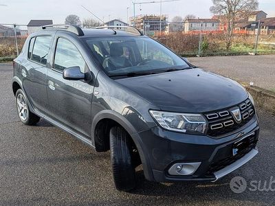 Usata Dacia Sandero Stepway 75 CV (55 kW) 2018 Grigio SUV
